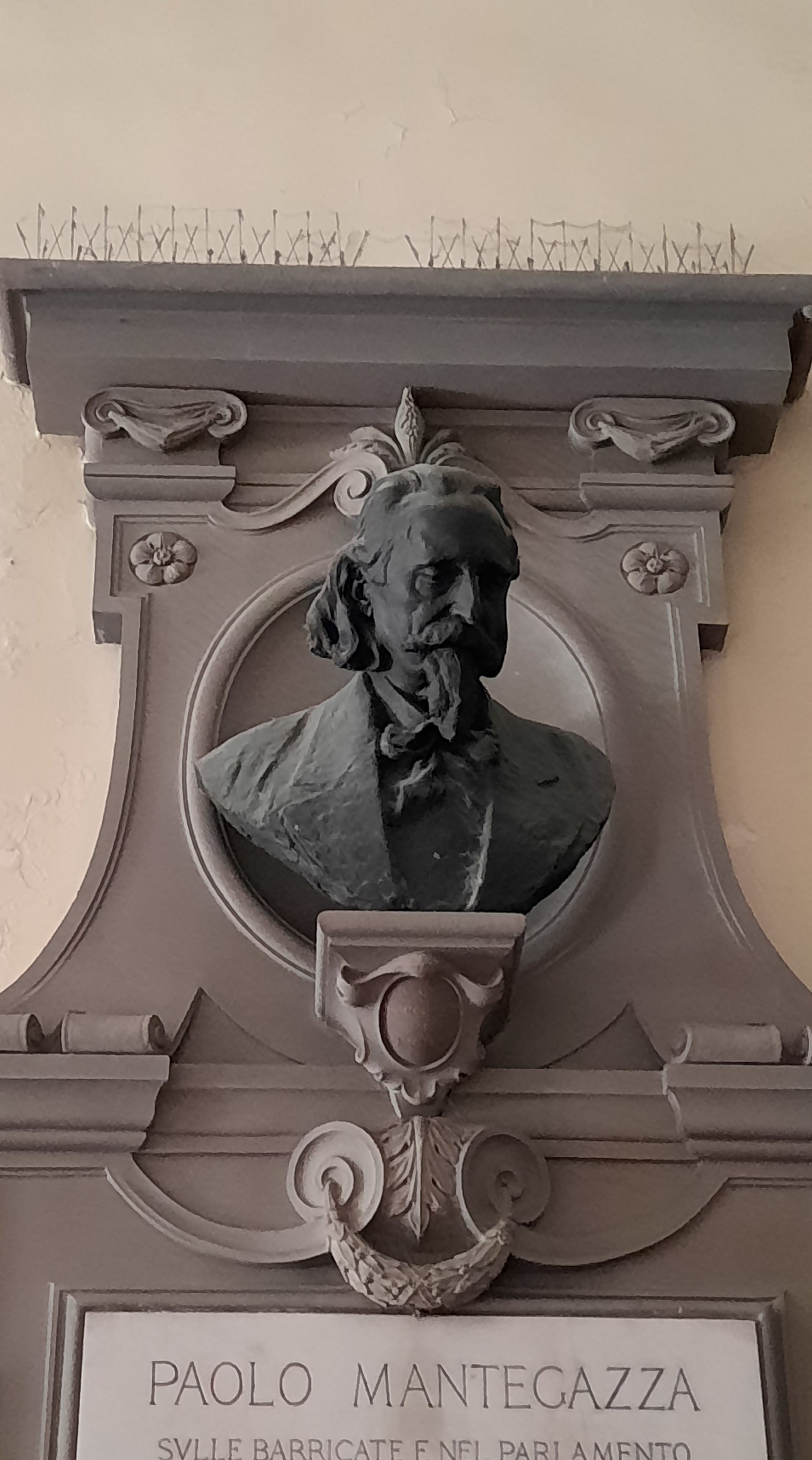 Paolo Mantegazza's monument, Palazzo Nonfinito, Florence - 04.jpg